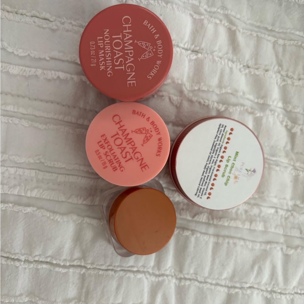 Lip scrubs
